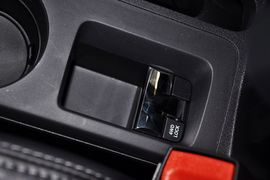2013款Jeep指南者2.4L炫黑导航版