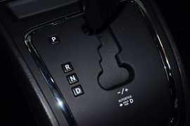 2013款Jeep指南者2.4L炫黑导航版