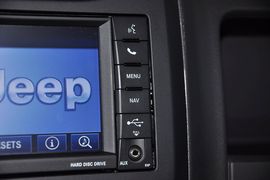 2013款Jeep指南者2.4L炫黑导航版