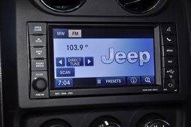 2013款Jeep指南者2.4L炫黑导航版