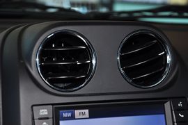 2013款Jeep指南者2.4L炫黑导航版