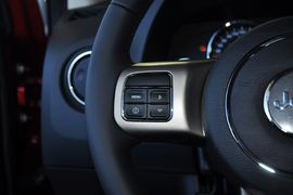 2013款Jeep指南者2.4L炫黑导航版