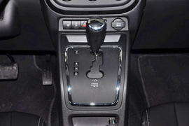 2013款Jeep指南者2.4L炫黑导航版