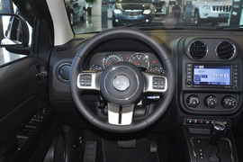 2013款Jeep指南者2.4L炫黑导航版
