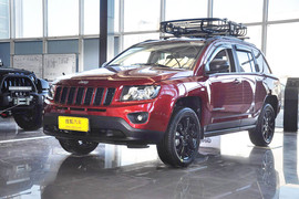 2013款Jeep指南者2.4L炫黑导航版