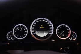 2013款奔驰E300L优雅型