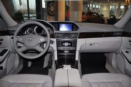 2013款奔驰E300L优雅型