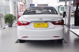 2011款现代索纳塔八2.0GLX自动豪华版