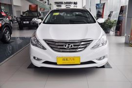 2011款现代索纳塔八2.0GLX自动豪华版