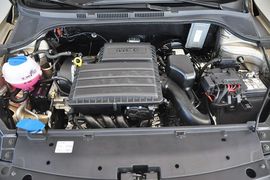 2013款大众全新桑塔纳1.6L自动舒适版