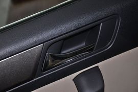 2013款大众全新桑塔纳1.6L自动舒适版
