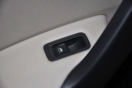 2013款大众全新桑塔纳1.6L自动舒适版