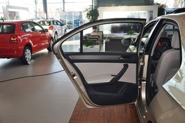 2013款大众全新桑塔纳1.6L自动舒适版