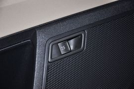 2013款大众全新桑塔纳1.6L自动舒适版