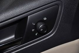 2013款大众全新桑塔纳1.6L自动舒适版