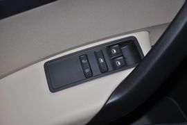 2013款大众全新桑塔纳1.6L自动舒适版