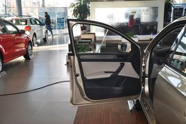2013款大众全新桑塔纳1.6L自动舒适版