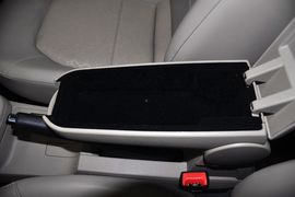 2013款大众全新桑塔纳1.6L自动舒适版
