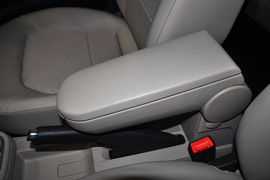 2013款大众全新桑塔纳1.6L自动舒适版