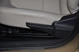 2013款大众全新桑塔纳1.6L自动舒适版