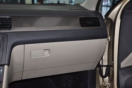 2013款大众全新桑塔纳1.6L自动舒适版