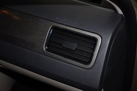2013款大众全新桑塔纳1.6L自动舒适版