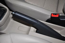 2013款大众全新桑塔纳1.6L自动舒适版