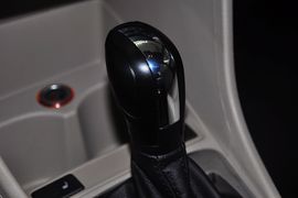 2013款大众全新桑塔纳1.6L自动舒适版