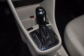 2013款大众全新桑塔纳1.6L自动舒适版