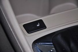 2013款大众全新桑塔纳1.6L自动舒适版