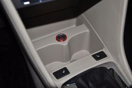 2013款大众全新桑塔纳1.6L自动舒适版