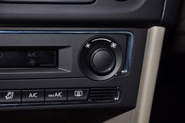 2013款大众全新桑塔纳1.6L自动舒适版