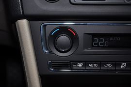 2013款大众全新桑塔纳1.6L自动舒适版