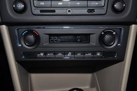 2013款大众全新桑塔纳1.6L自动舒适版