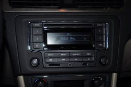 2013款大众全新桑塔纳1.6L自动舒适版