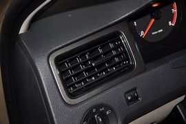 2013款大众全新桑塔纳1.6L自动舒适版