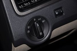 2013款大众全新桑塔纳1.6L自动舒适版