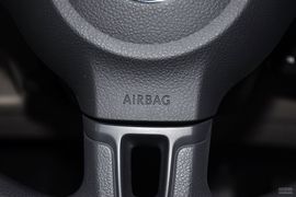 2013款大众全新桑塔纳1.6L自动舒适版