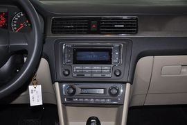 2013款大众全新桑塔纳1.6L自动舒适版