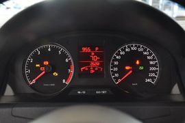 2013款大众全新桑塔纳1.6L自动舒适版