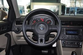 2013款大众全新桑塔纳1.6L自动舒适版