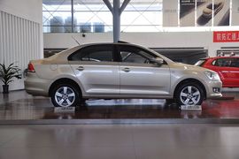 2013款大众全新桑塔纳1.6L自动舒适版
