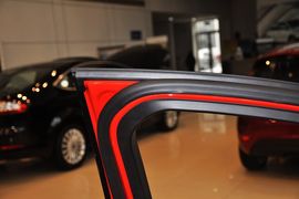 2012款福特福克斯两厢1.6L手动风尚型