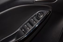 2012款福特福克斯两厢1.6L手动风尚型