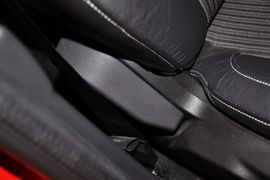 2012款福特福克斯两厢1.6L手动风尚型