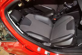 2012款福特福克斯两厢1.6L手动风尚型