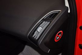 2012款福特福克斯两厢1.6L手动风尚型