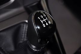 2012款福特福克斯两厢1.6L手动风尚型