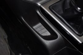 2012款福特福克斯两厢1.6L手动风尚型