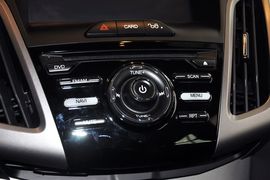 2012款福特福克斯两厢1.6L手动风尚型